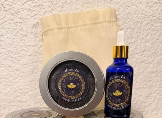 Esferas de cacao con botella de tratamiento desparasitante